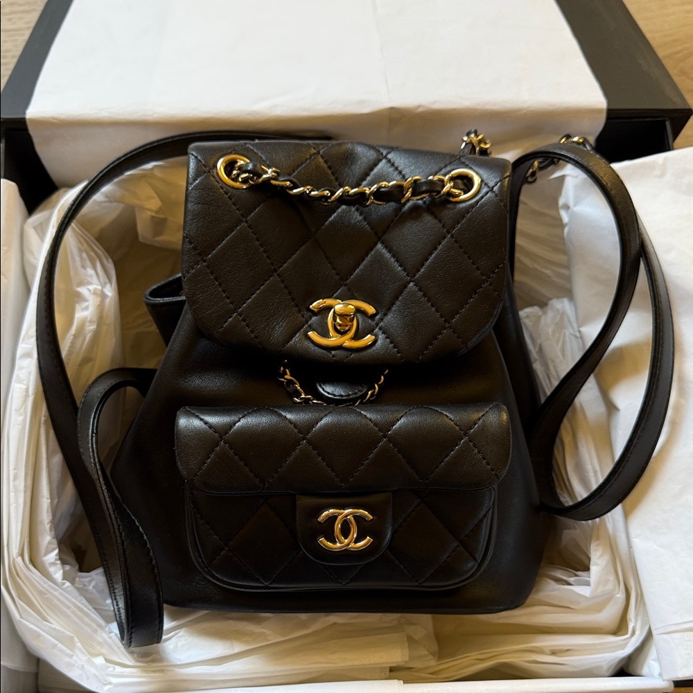 Chanel 22A mini Duma backpack . Black and gold . Excellent